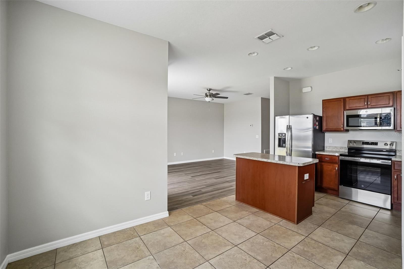 Listing photo id 9 for 14310 Alistar Manor Drive