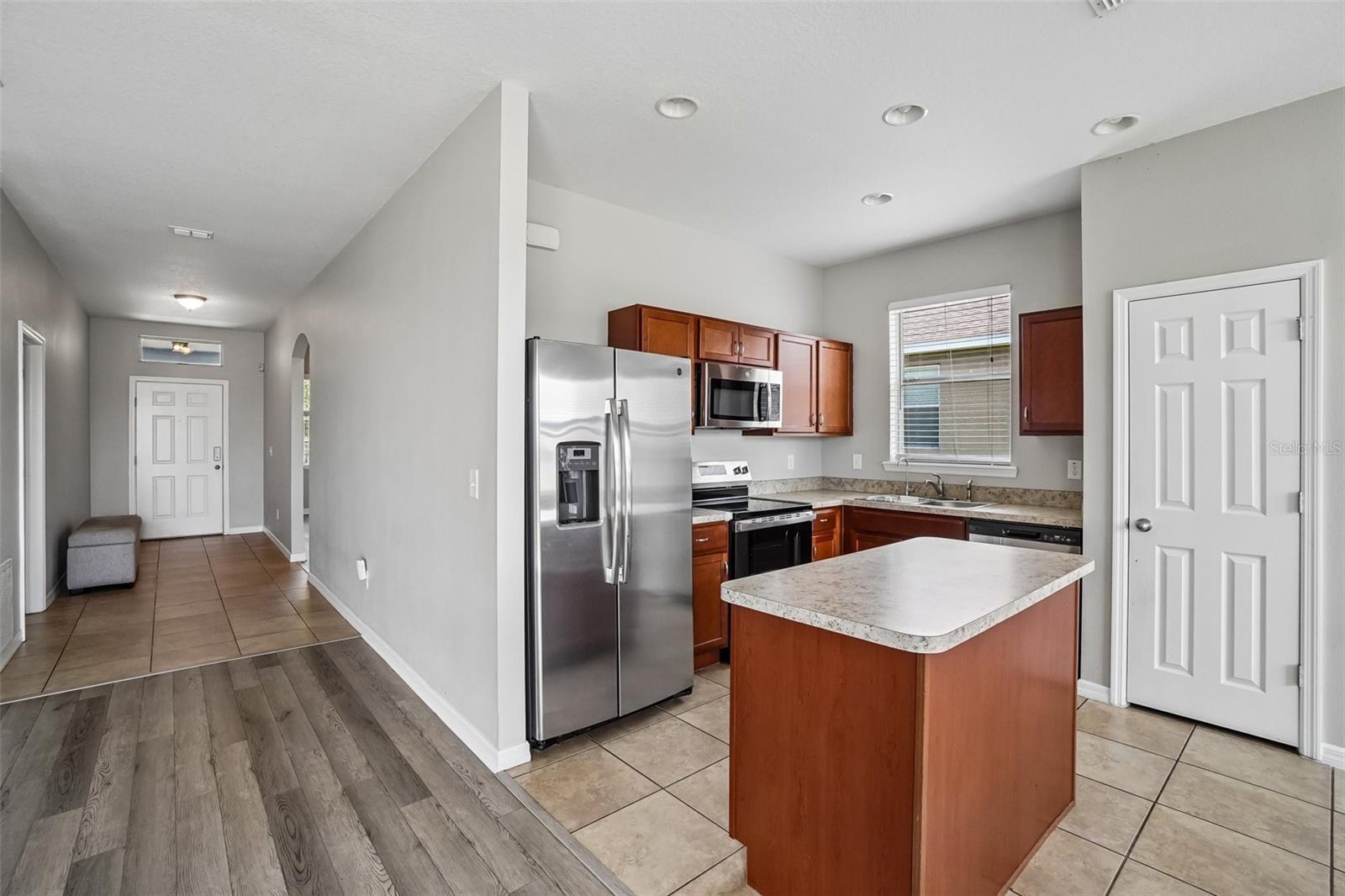 Listing photo id 10 for 14310 Alistar Manor Drive