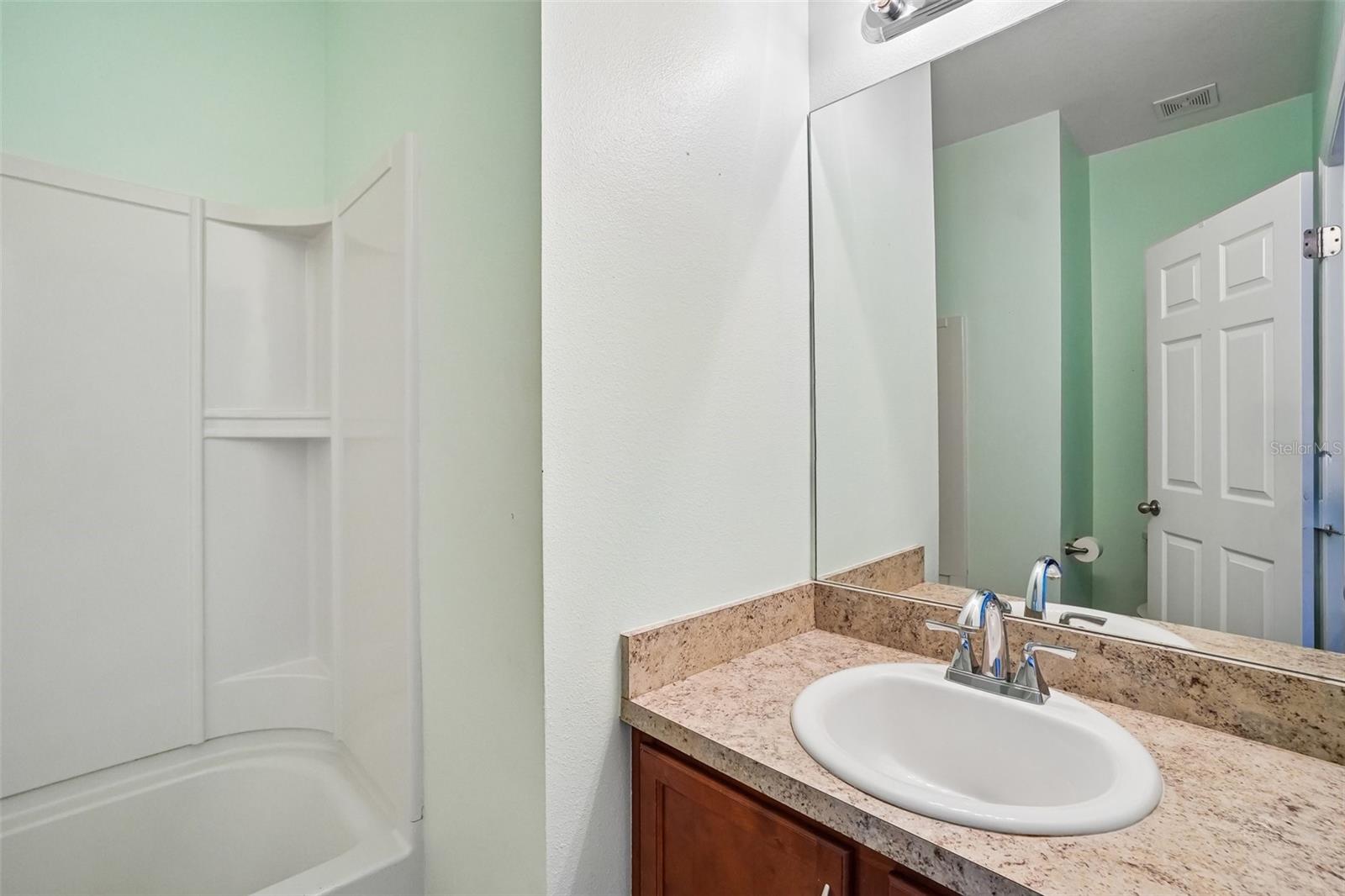 Listing photo id 13 for 14310 Alistar Manor Drive