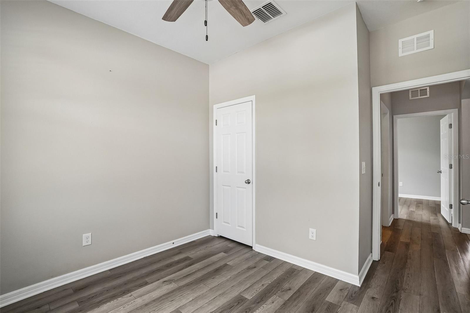 Listing photo id 15 for 14310 Alistar Manor Drive