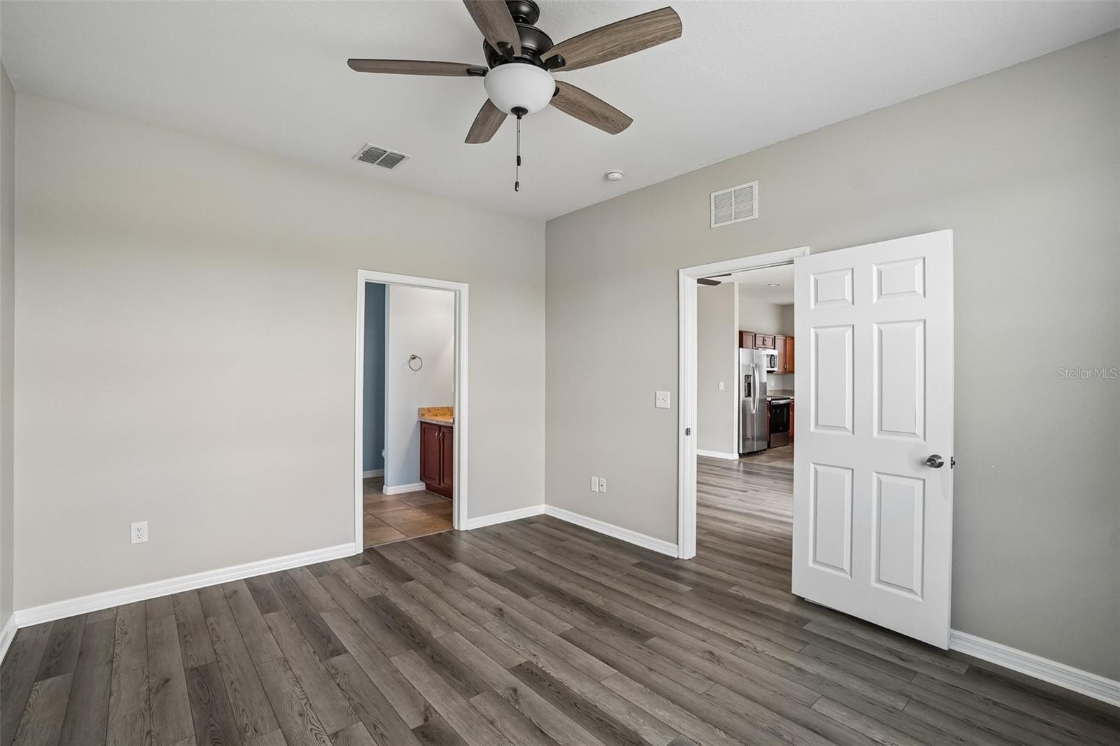 Listing photo id 21 for 14310 Alistar Manor Drive