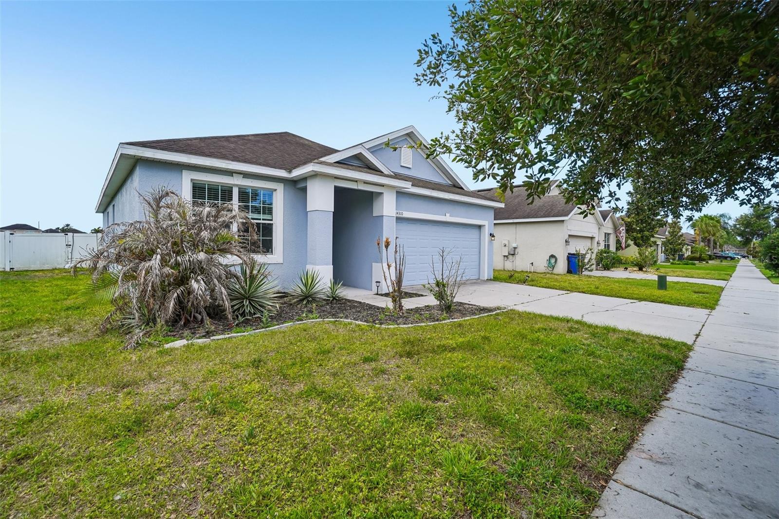 Listing photo id 1 for 14310 Alistar Manor Drive