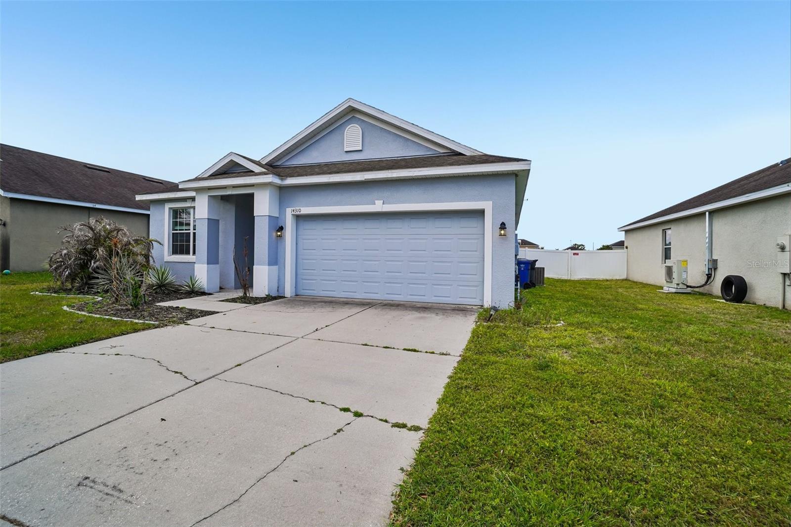 Listing photo id 2 for 14310 Alistar Manor Drive