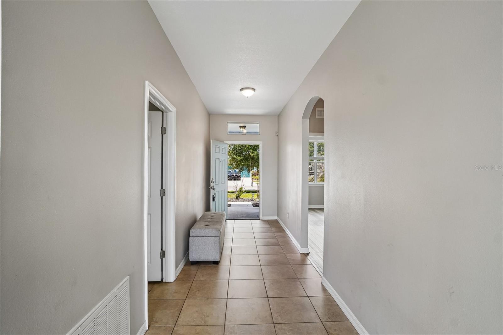 Listing photo id 4 for 14310 Alistar Manor Drive