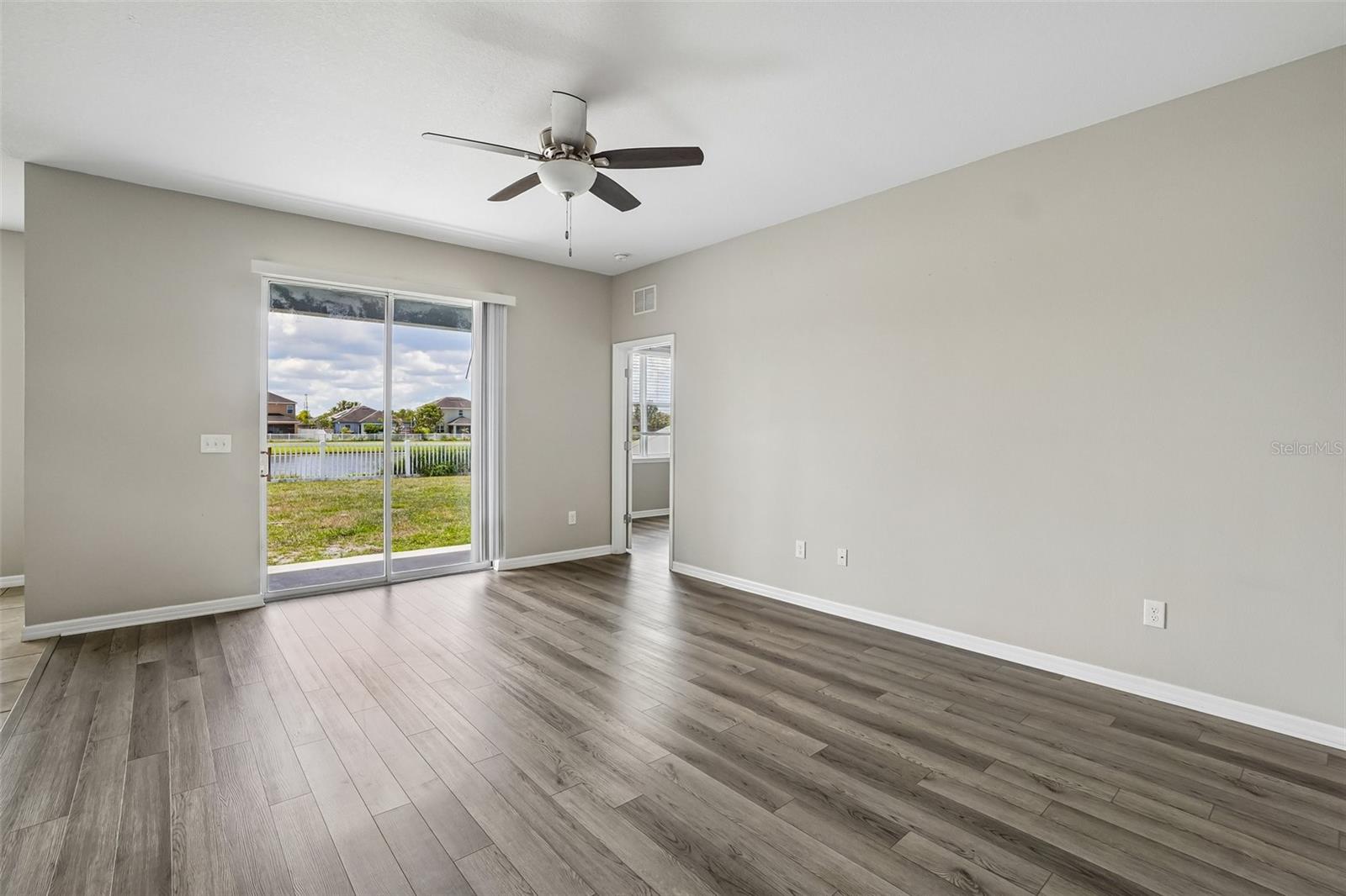 Listing photo id 7 for 14310 Alistar Manor Drive