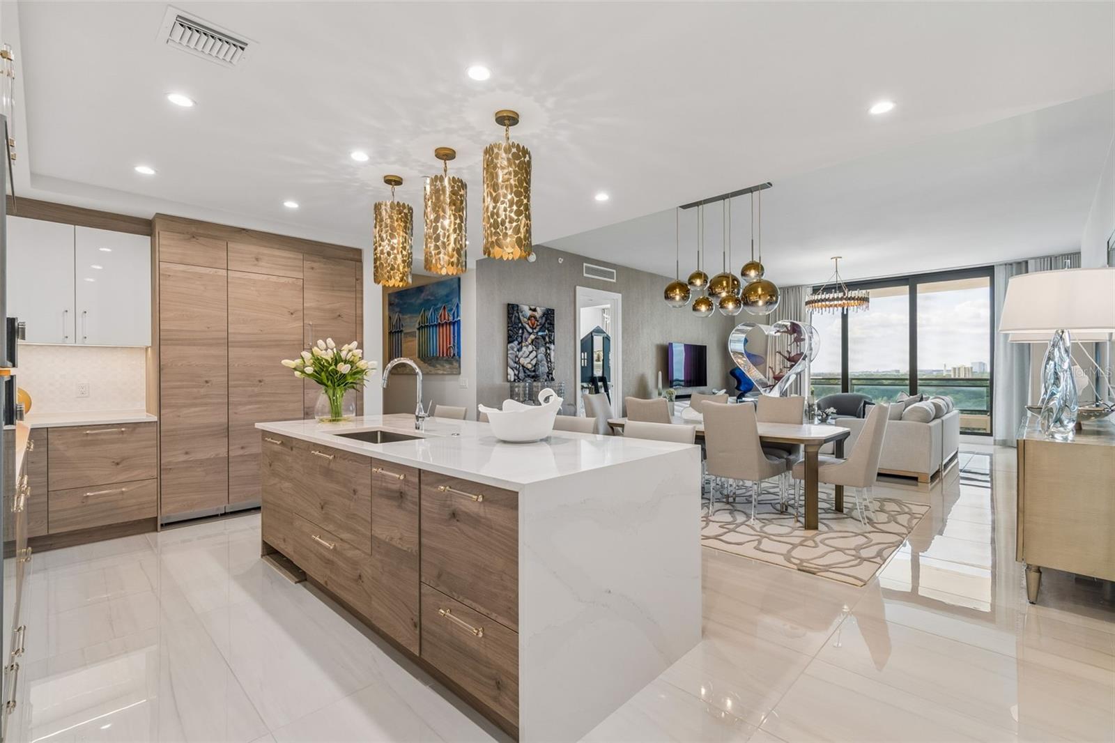 Listing photo id 9 for 2103 Bayshore Boulevard 1203