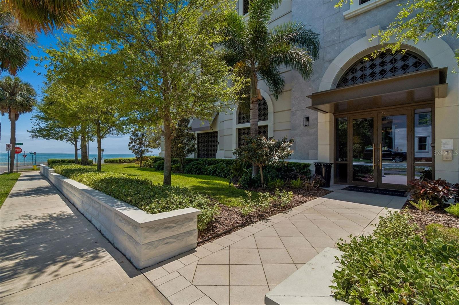 Listing photo id 0 for 2103 Bayshore Boulevard 1203