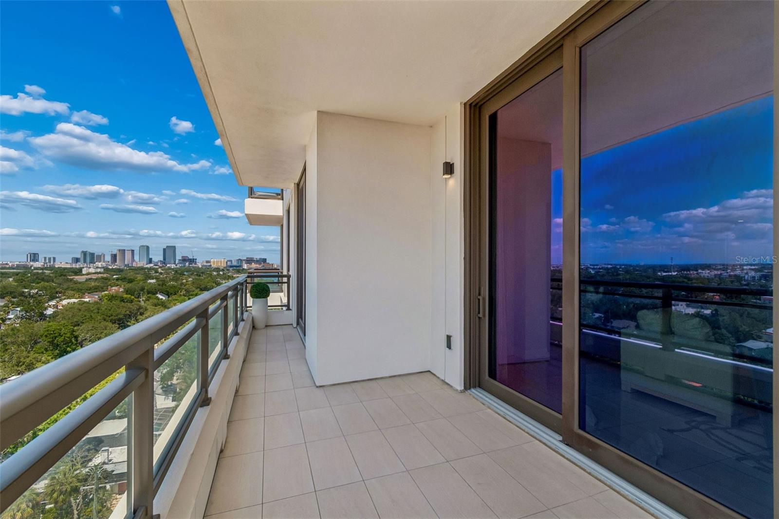 Listing photo id 25 for 2103 Bayshore Boulevard 1203