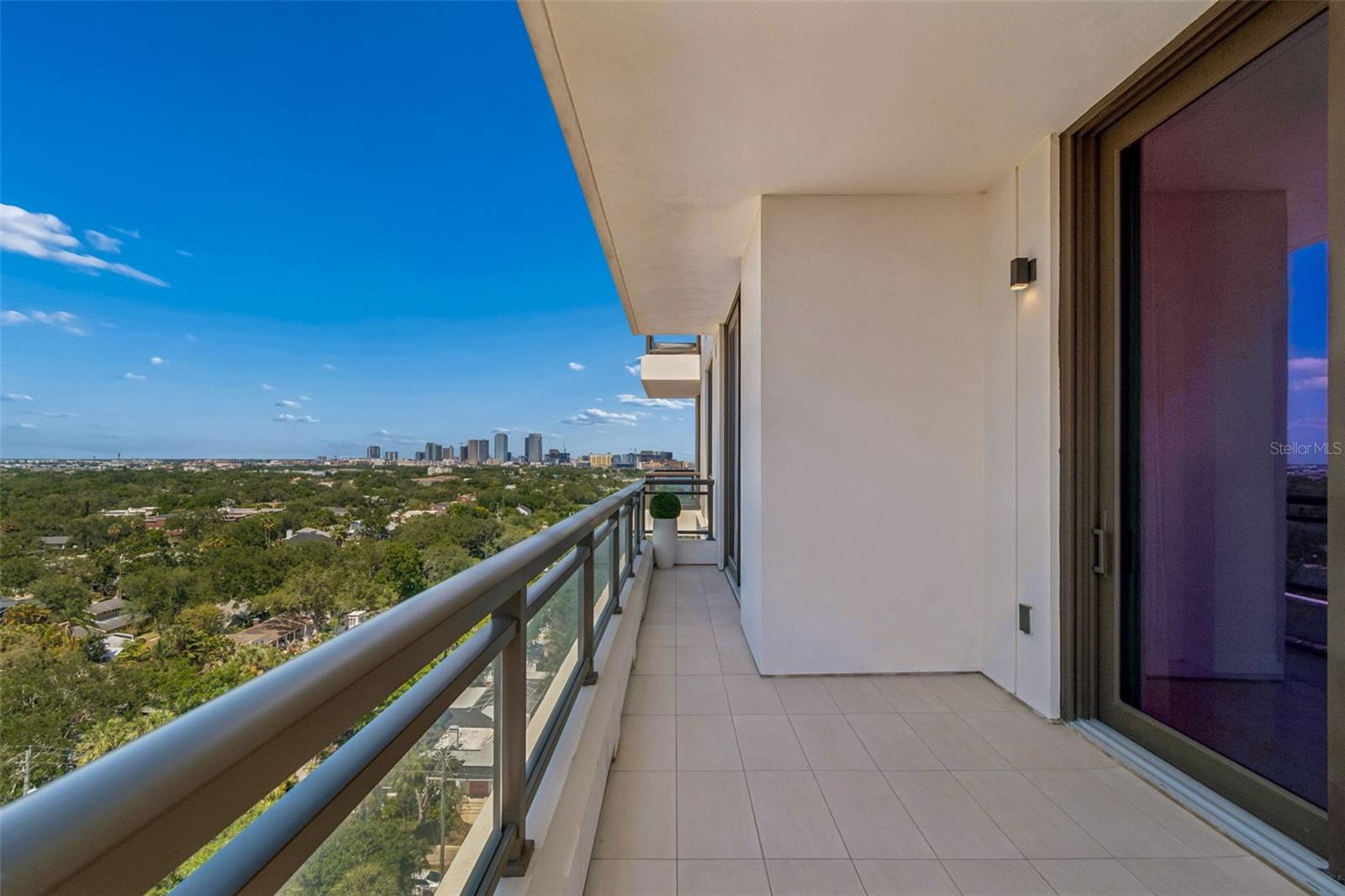 Listing photo id 26 for 2103 Bayshore Boulevard 1203