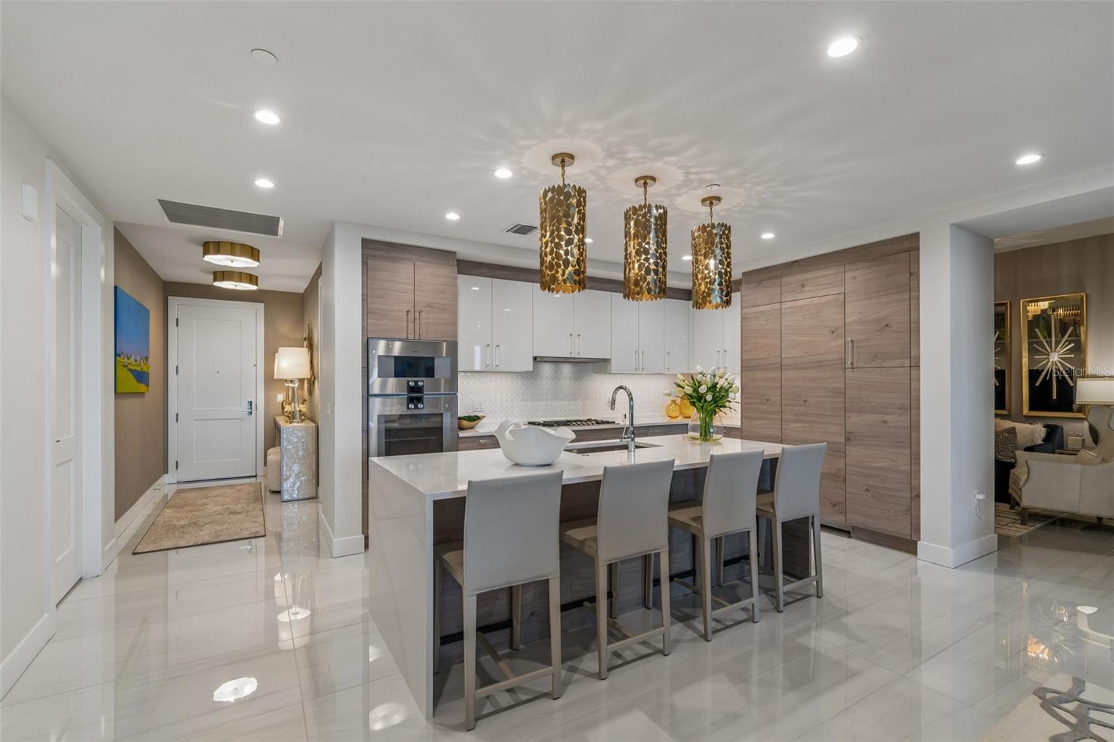 Listing photo id 1 for 2103 Bayshore Boulevard 1203