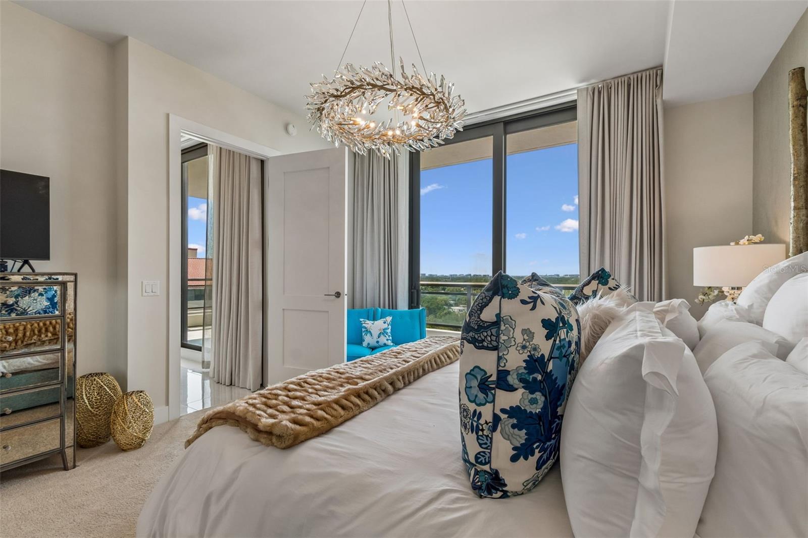 Listing photo id 32 for 2103 Bayshore Boulevard 1203