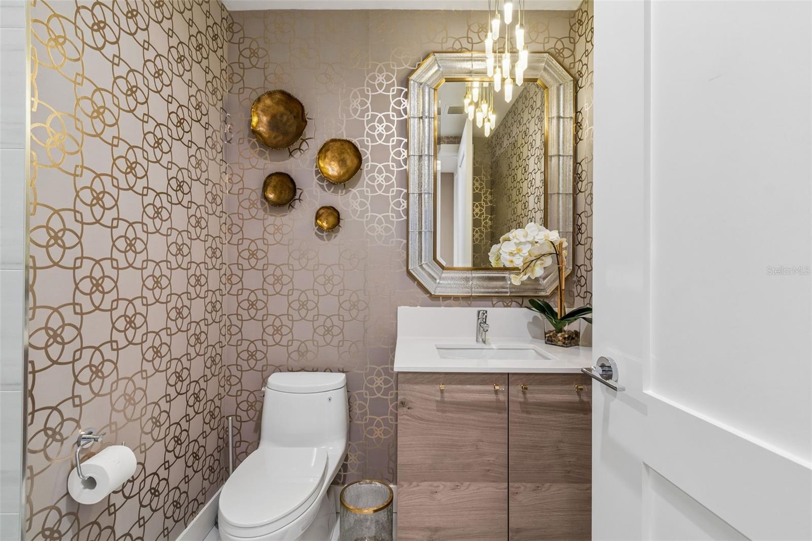 Listing photo id 3 for 2103 Bayshore Boulevard 1203