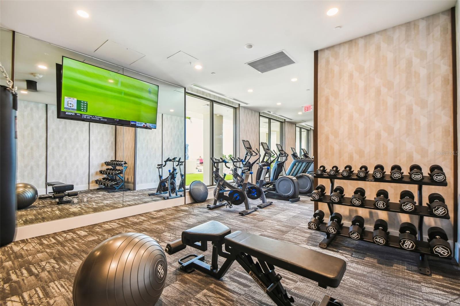 Listing photo id 77 for 2103 Bayshore Boulevard 1203