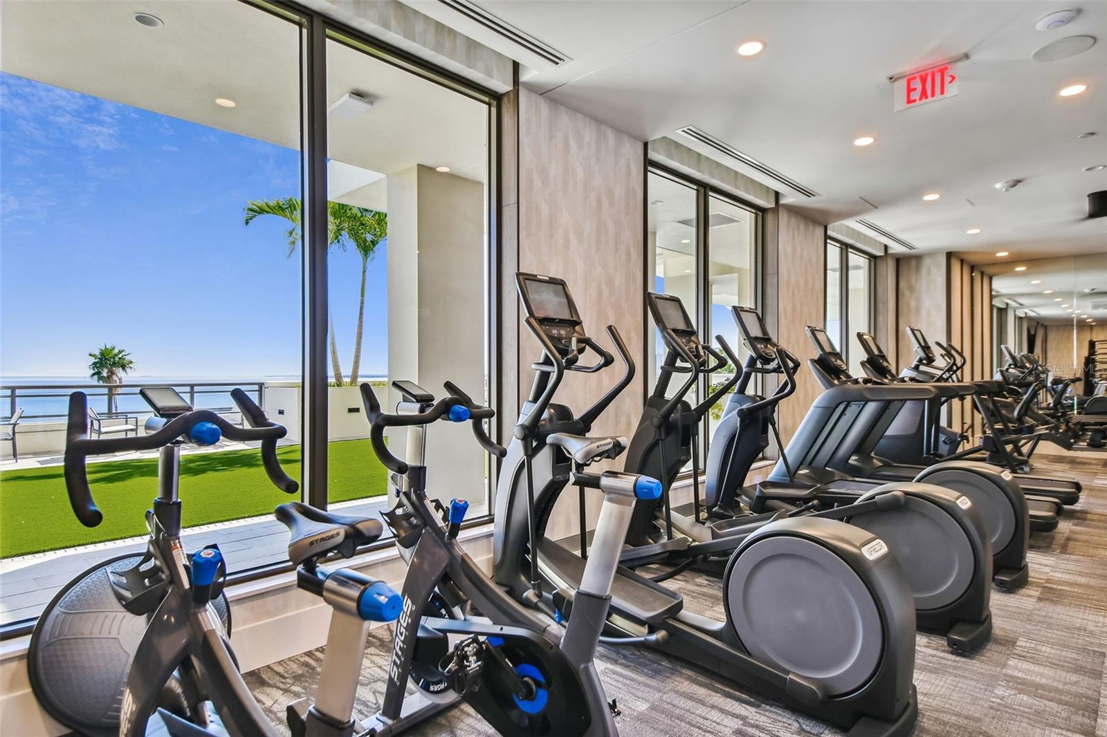 Listing photo id 78 for 2103 Bayshore Boulevard 1203