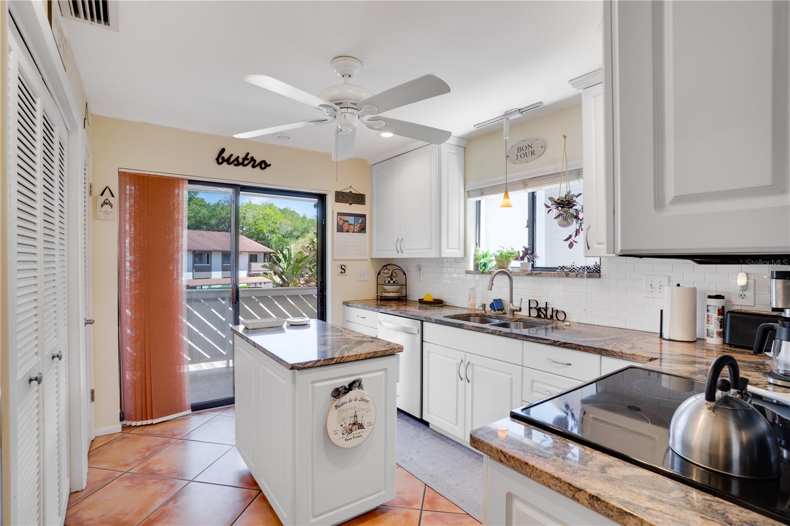 Image 12 of 50 For 514 Tabor Court C