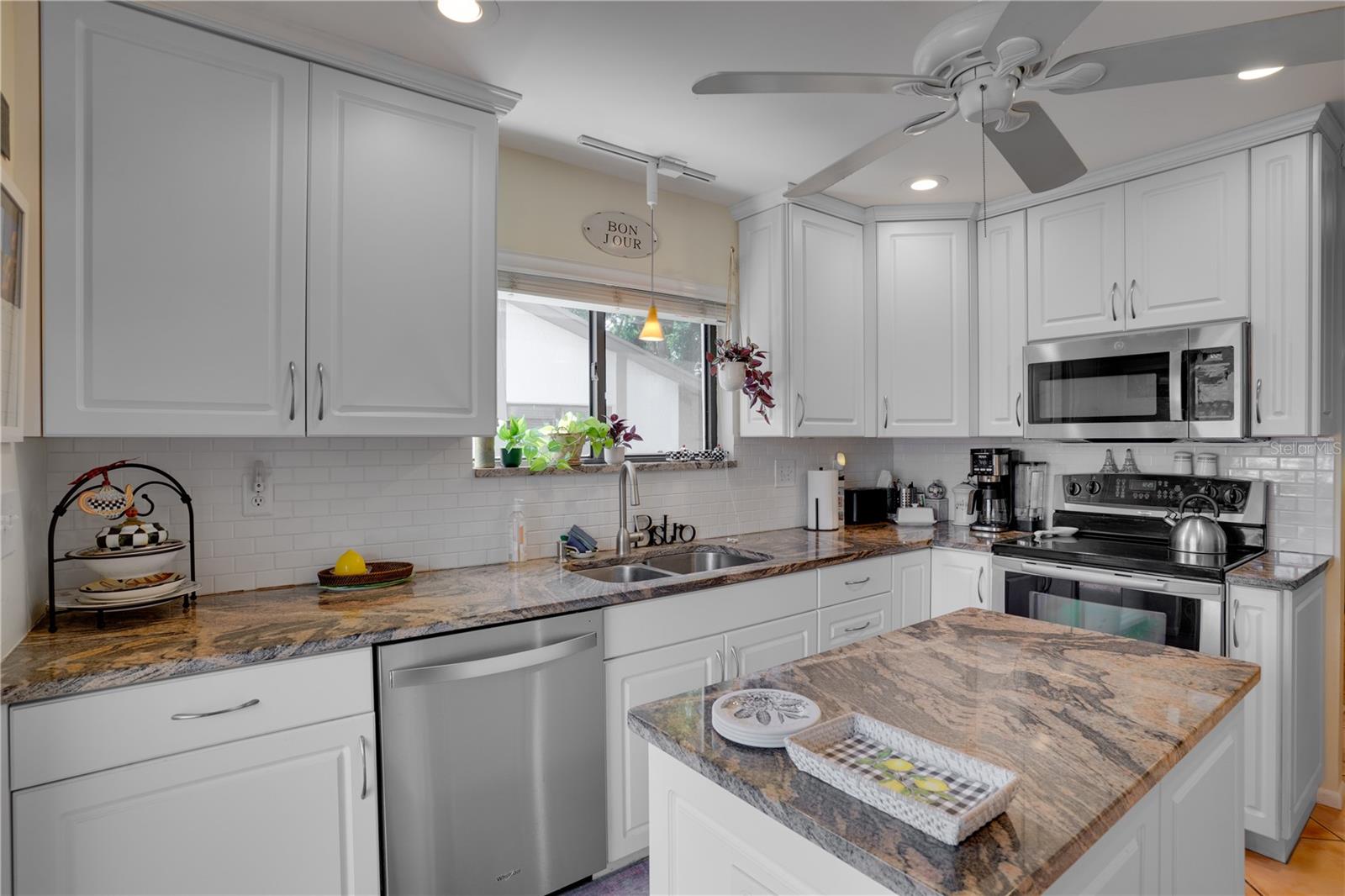 Image 14 of 50 For 514 Tabor Court C