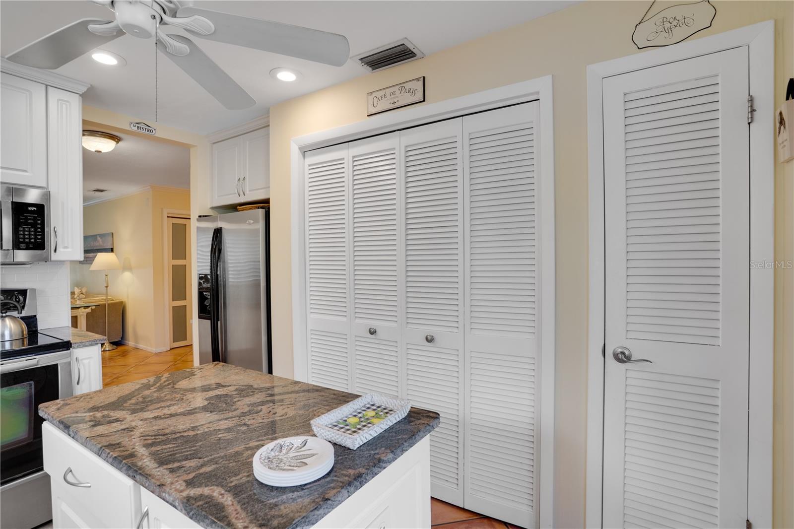 Image 15 of 50 For 514 Tabor Court C