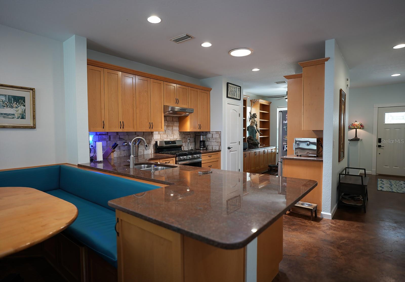 Image 10 of 33 For 12119 Murray Avenue