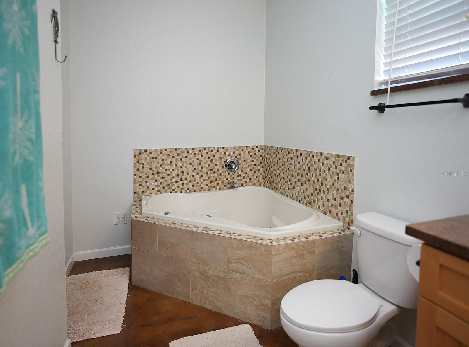 Image 17 of 33 For 12119 Murray Avenue