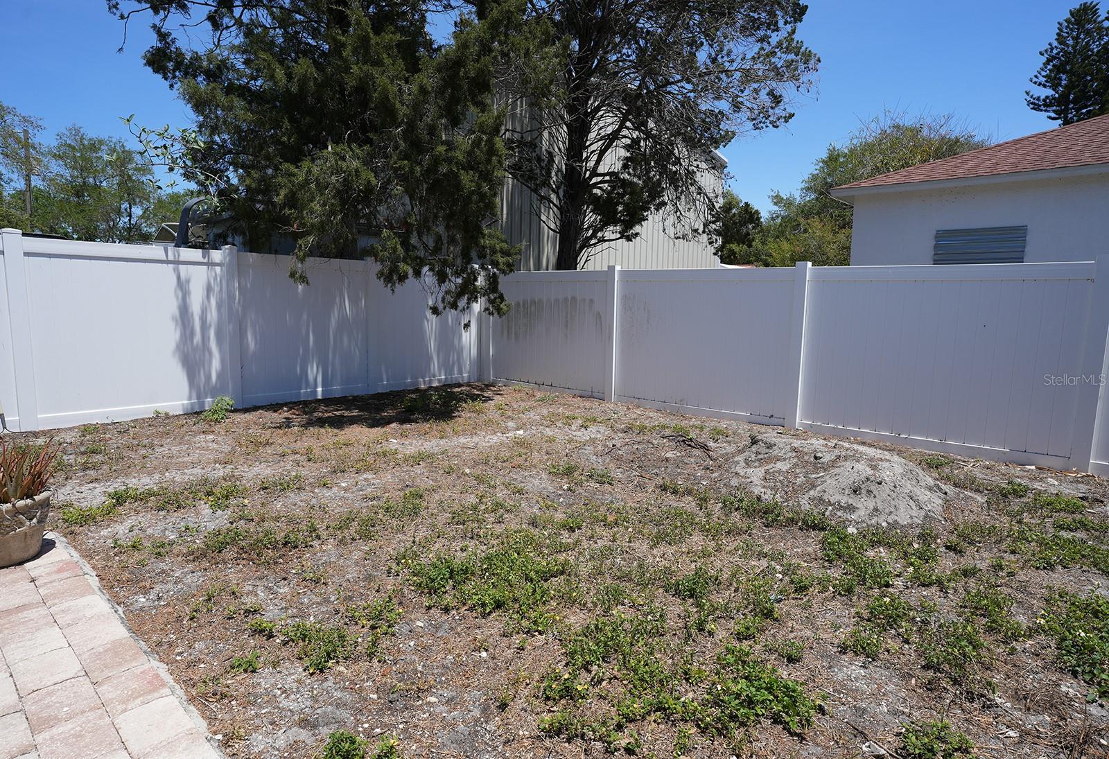 Image 28 of 33 For 12119 Murray Avenue