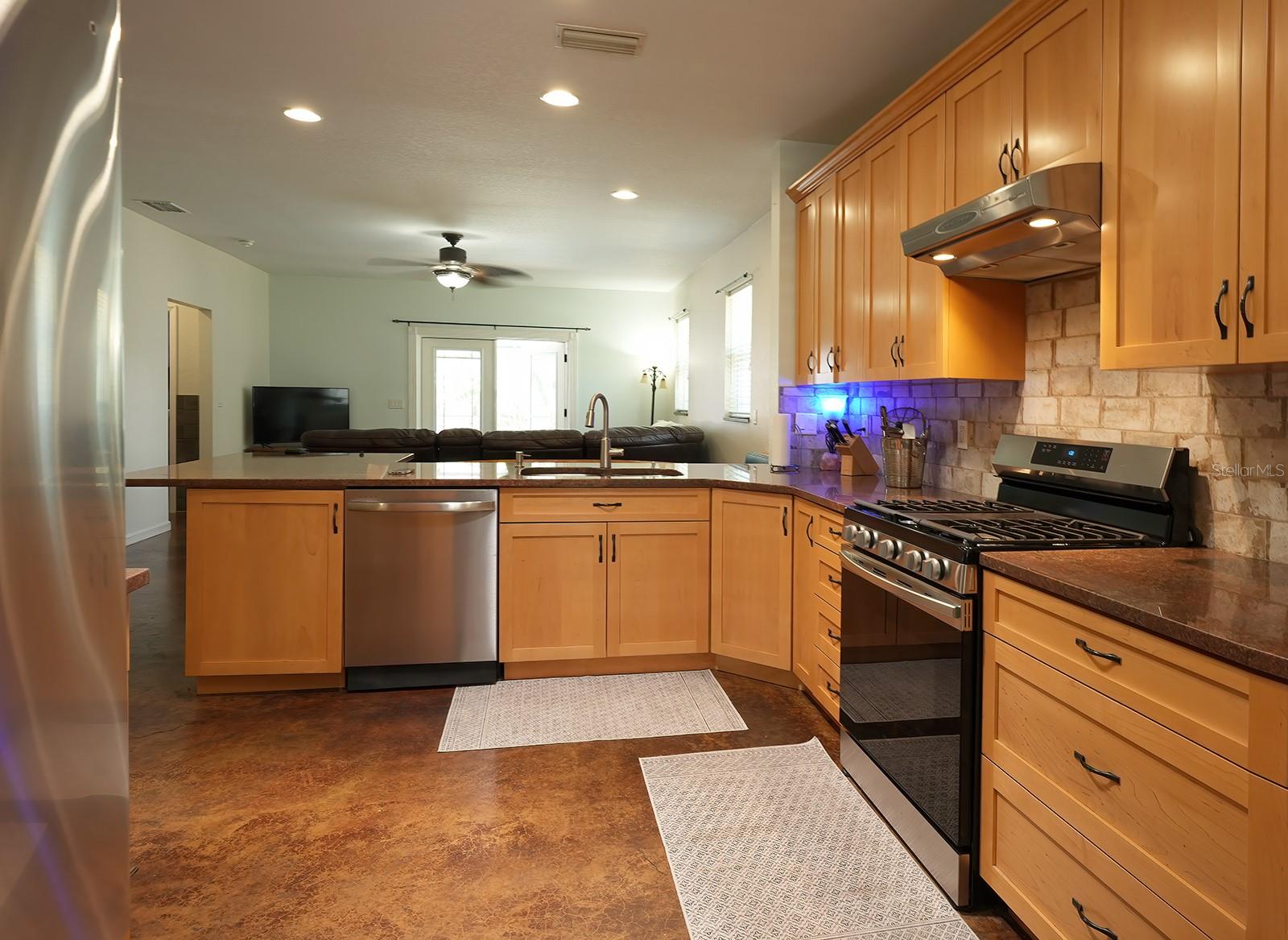 Image 5 of 33 For 12119 Murray Avenue