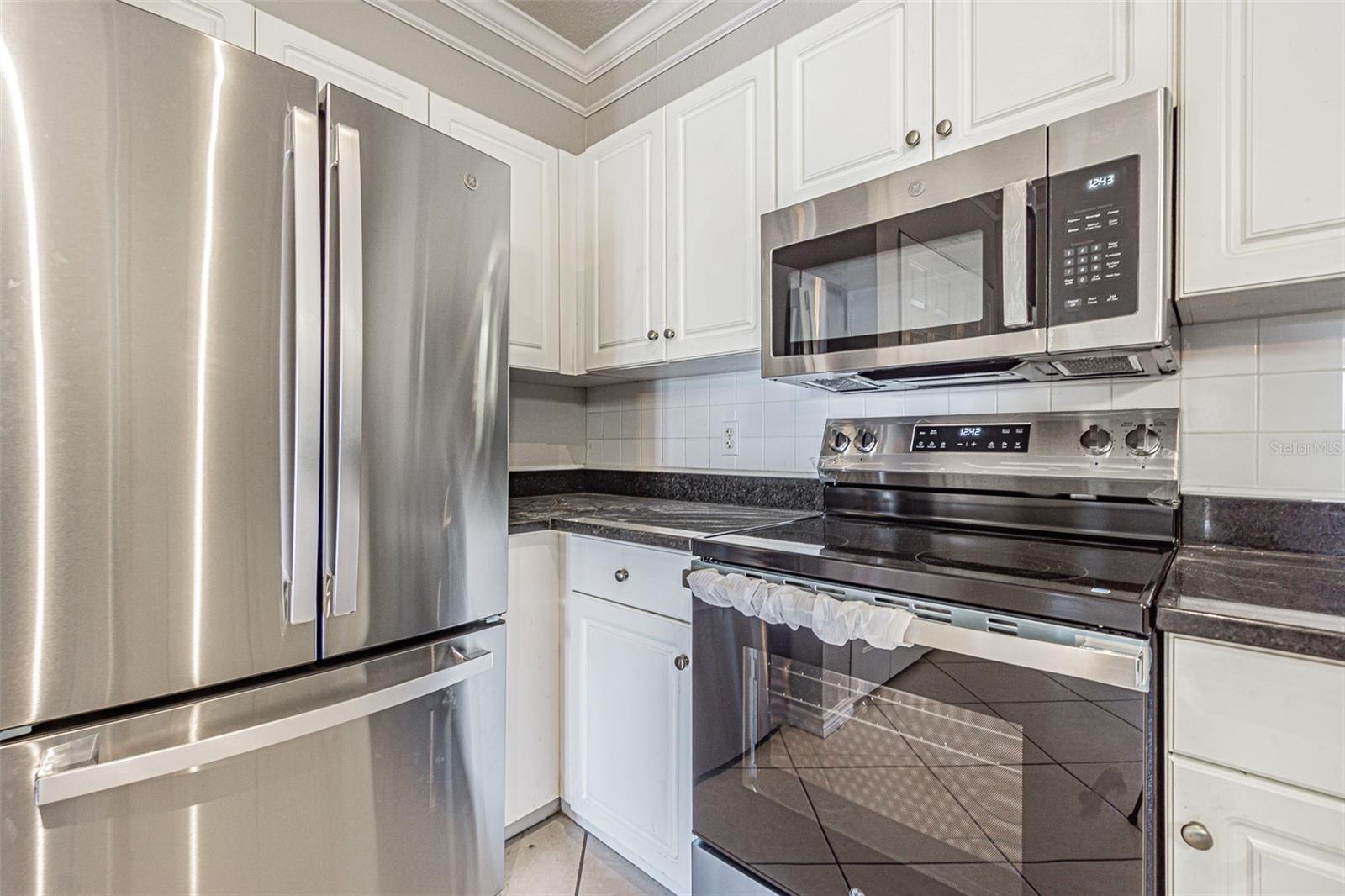 Image 7 of 21 For 4316 Bayside Village Drive 302