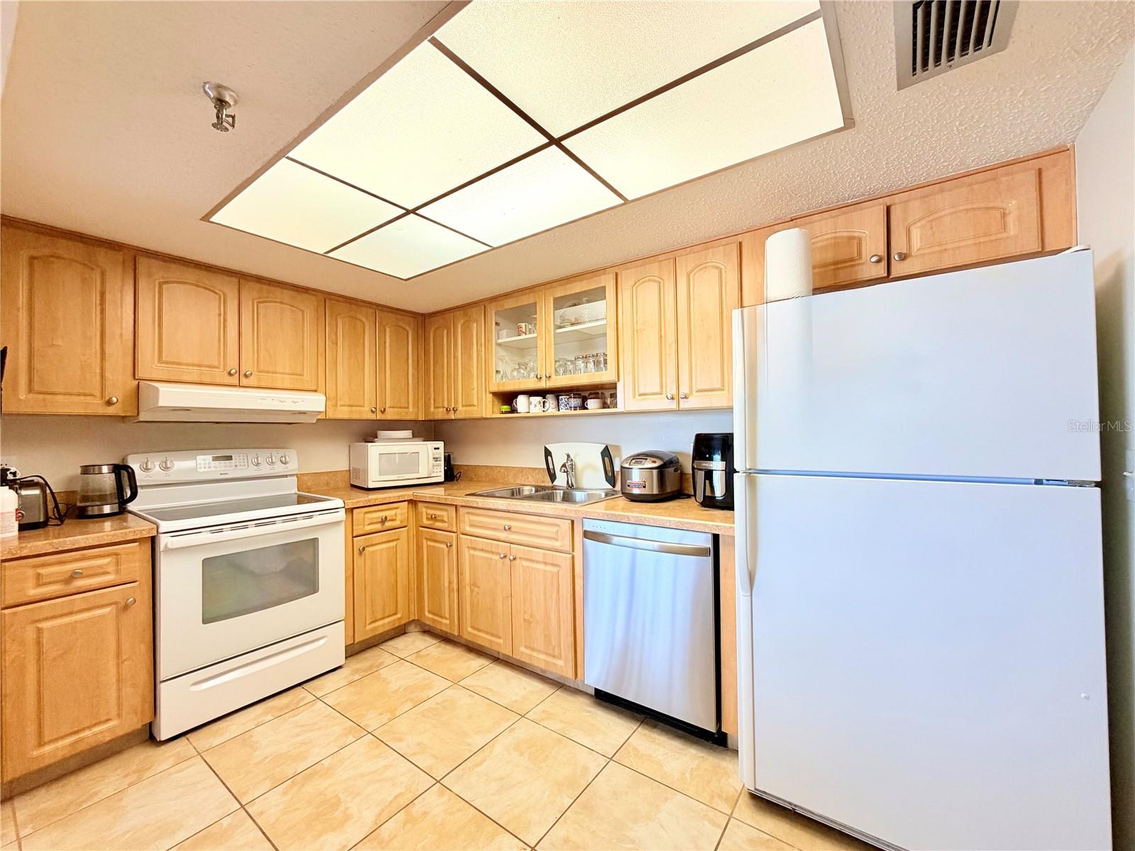 Image 9 of 38 For 7430 Sunshine Skyway Lane S 501