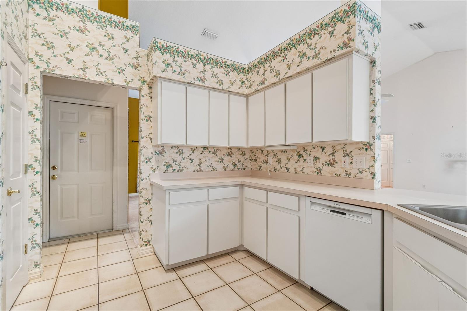 Image 23 of 35 For 1336 Waterwood Drive