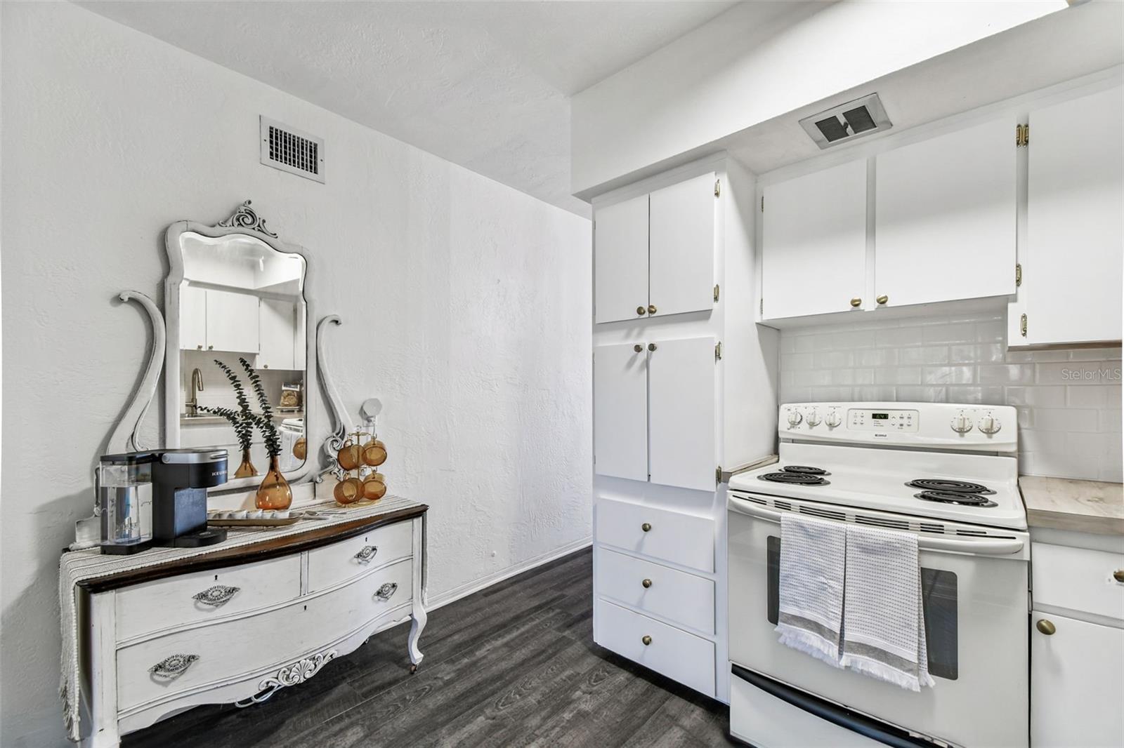 Image 16 of 56 For 5861 42nd Terrace N 1712