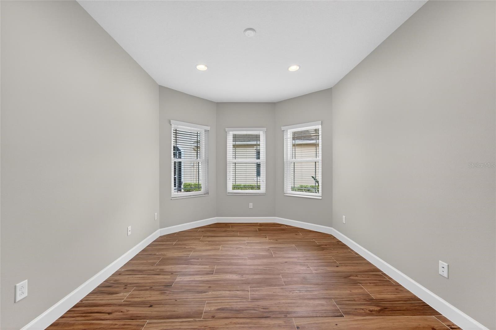 Image 43 of 94 For 642 Chipper Drive