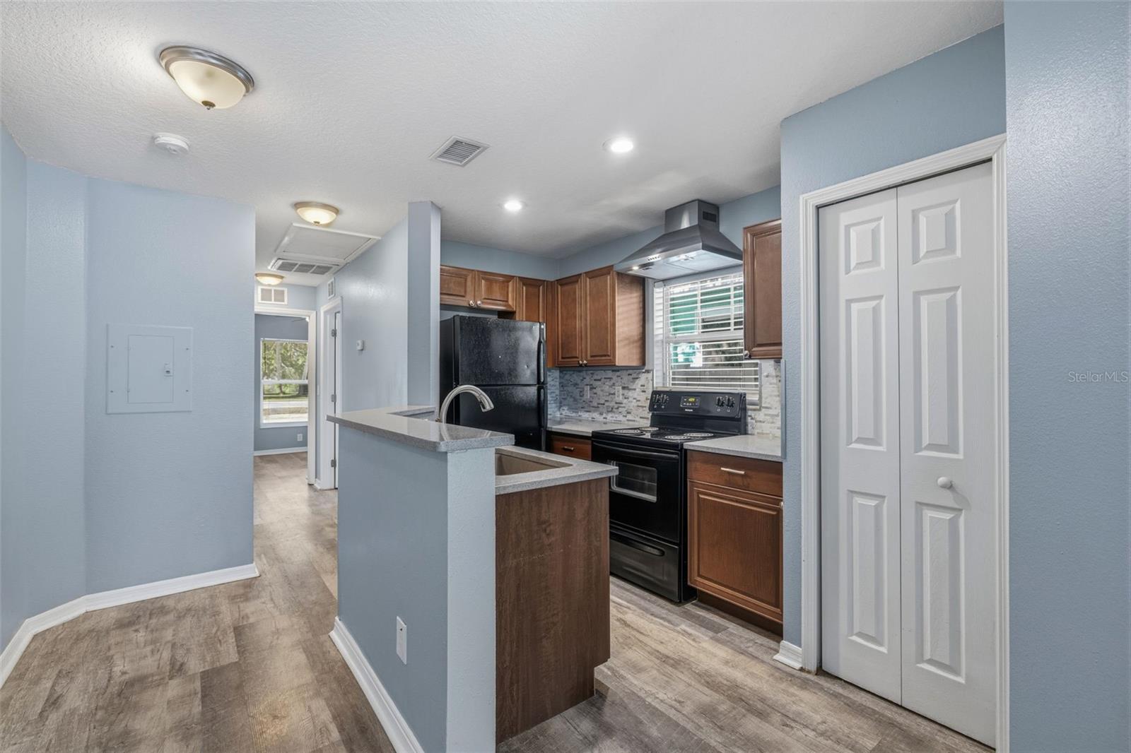 Image 6 of 32 For 2421 17th Avenue