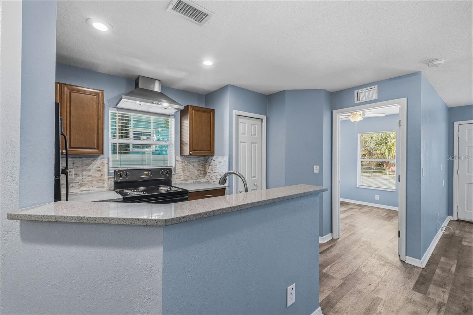 Image 7 of 32 For 2421 17th Avenue