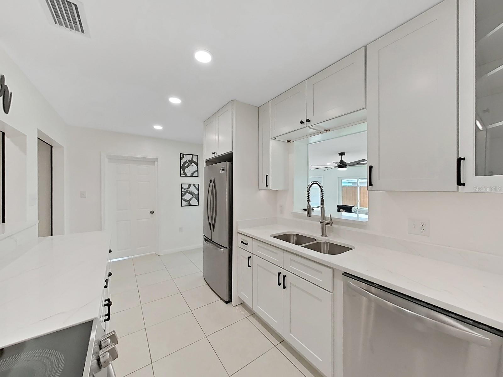 Image 15 of 37 For 4610 Bay Villa Avenue