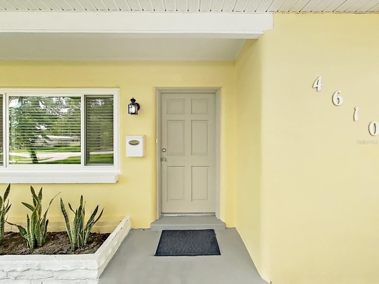 Image 6 of 37 For 4610 Bay Villa Avenue