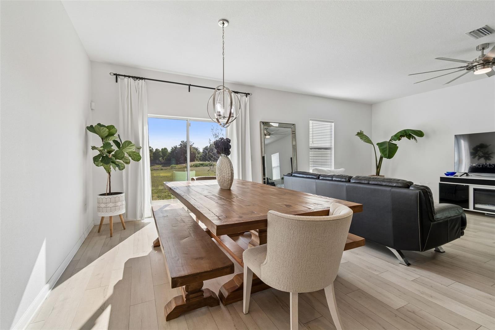 Image 10 of 80 For 705 Garden Oaks Square