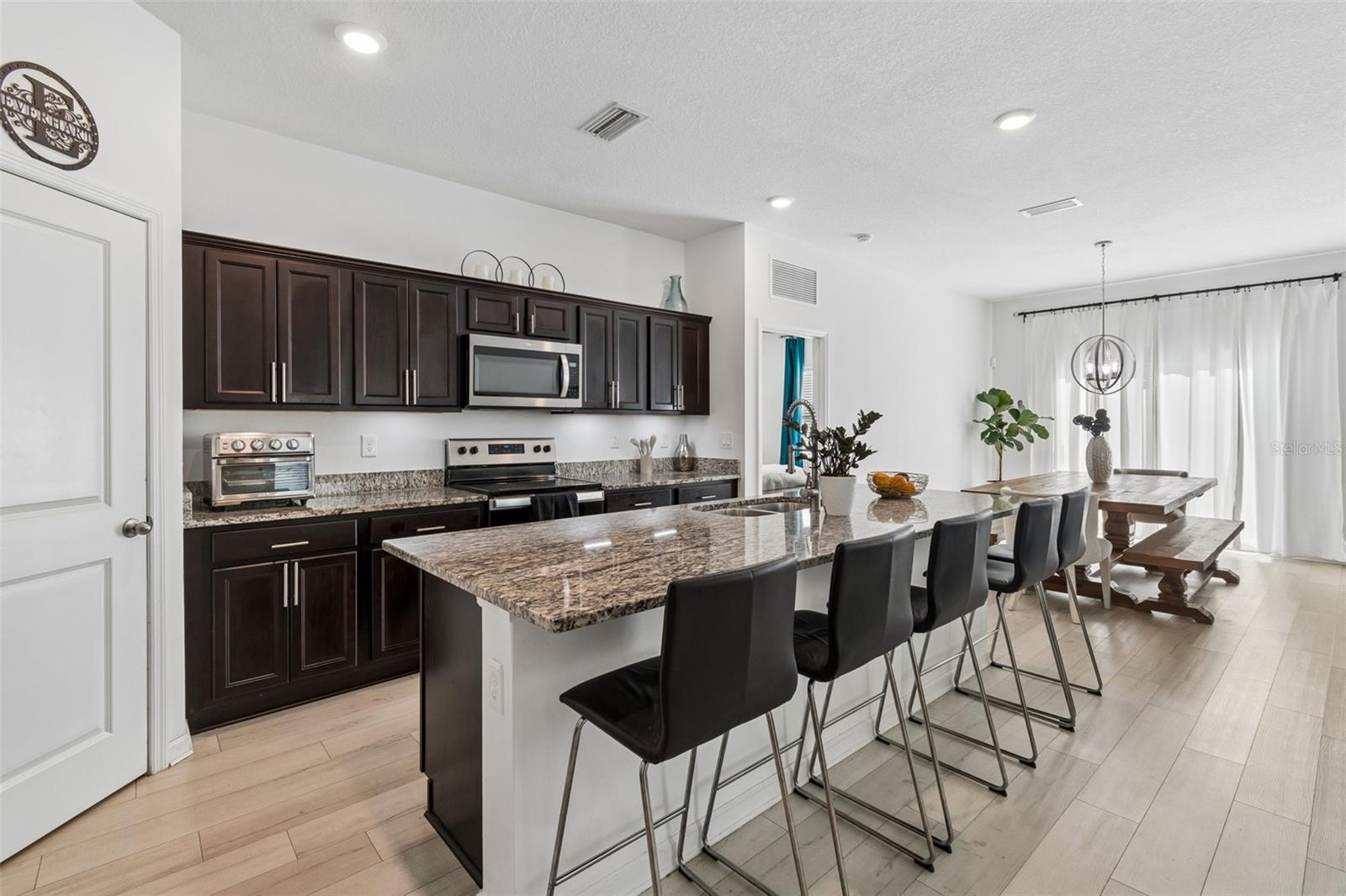 Image 11 of 80 For 705 Garden Oaks Square