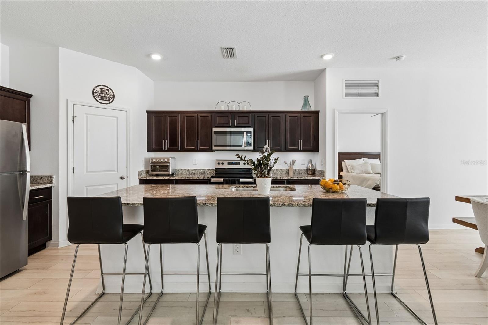 Image 12 of 80 For 705 Garden Oaks Square