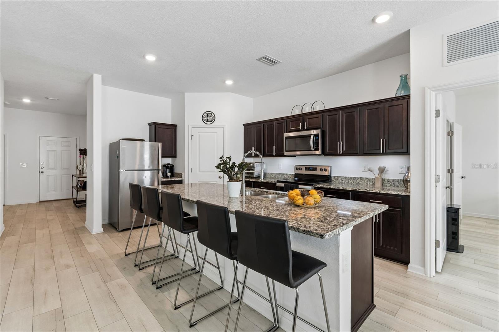 Image 13 of 80 For 705 Garden Oaks Square