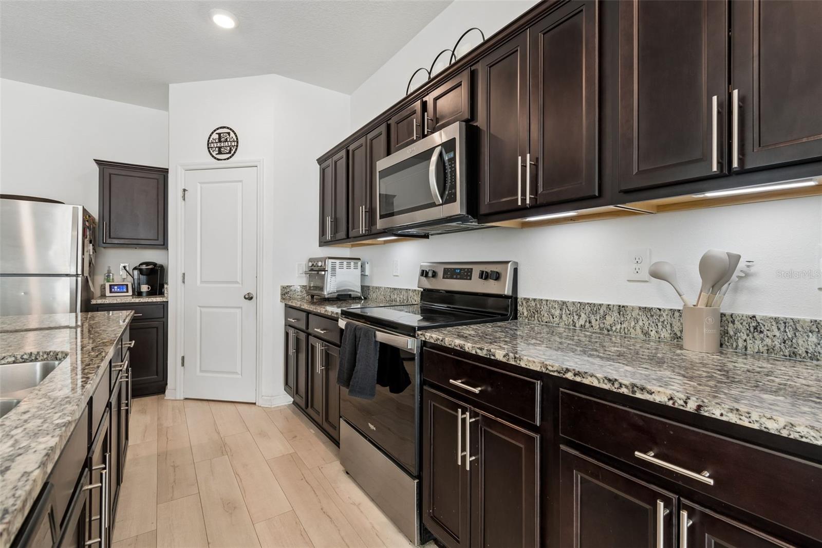 Image 14 of 80 For 705 Garden Oaks Square