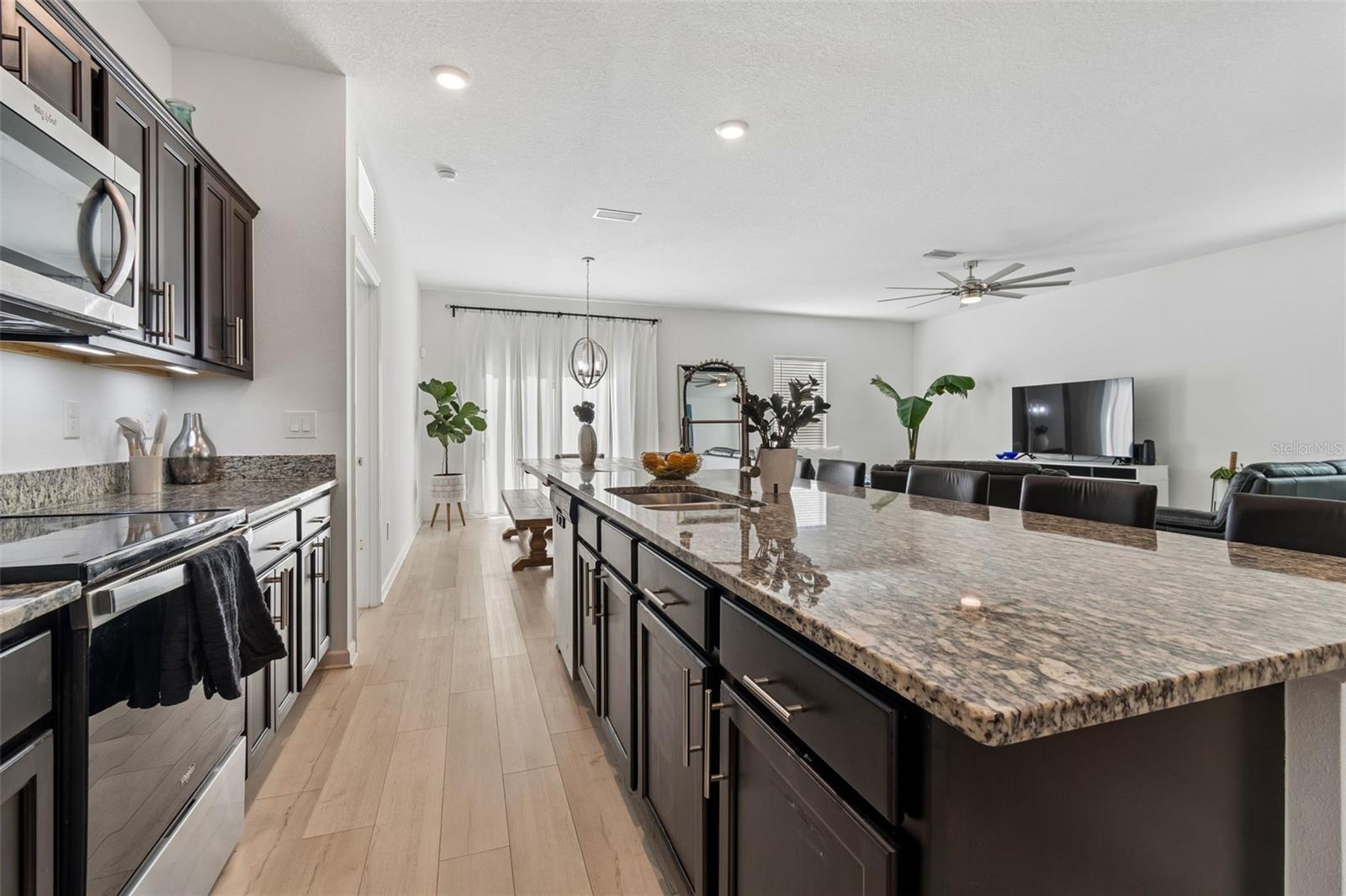 Image 18 of 80 For 705 Garden Oaks Square