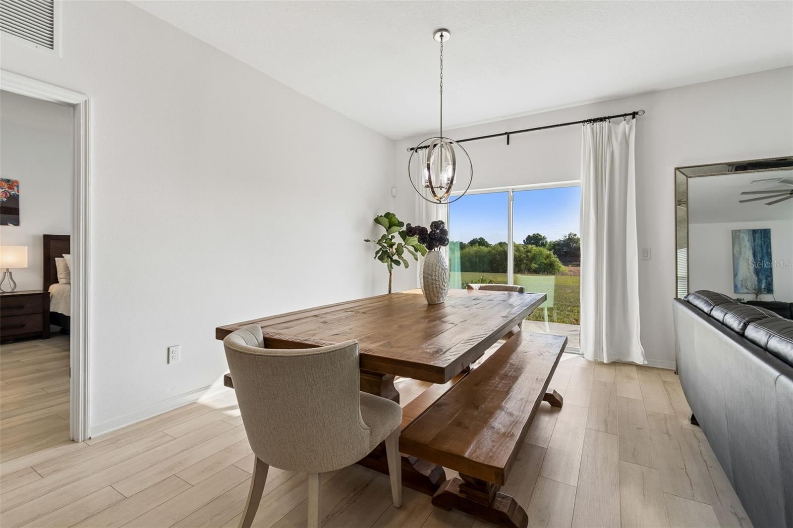 Image 19 of 80 For 705 Garden Oaks Square