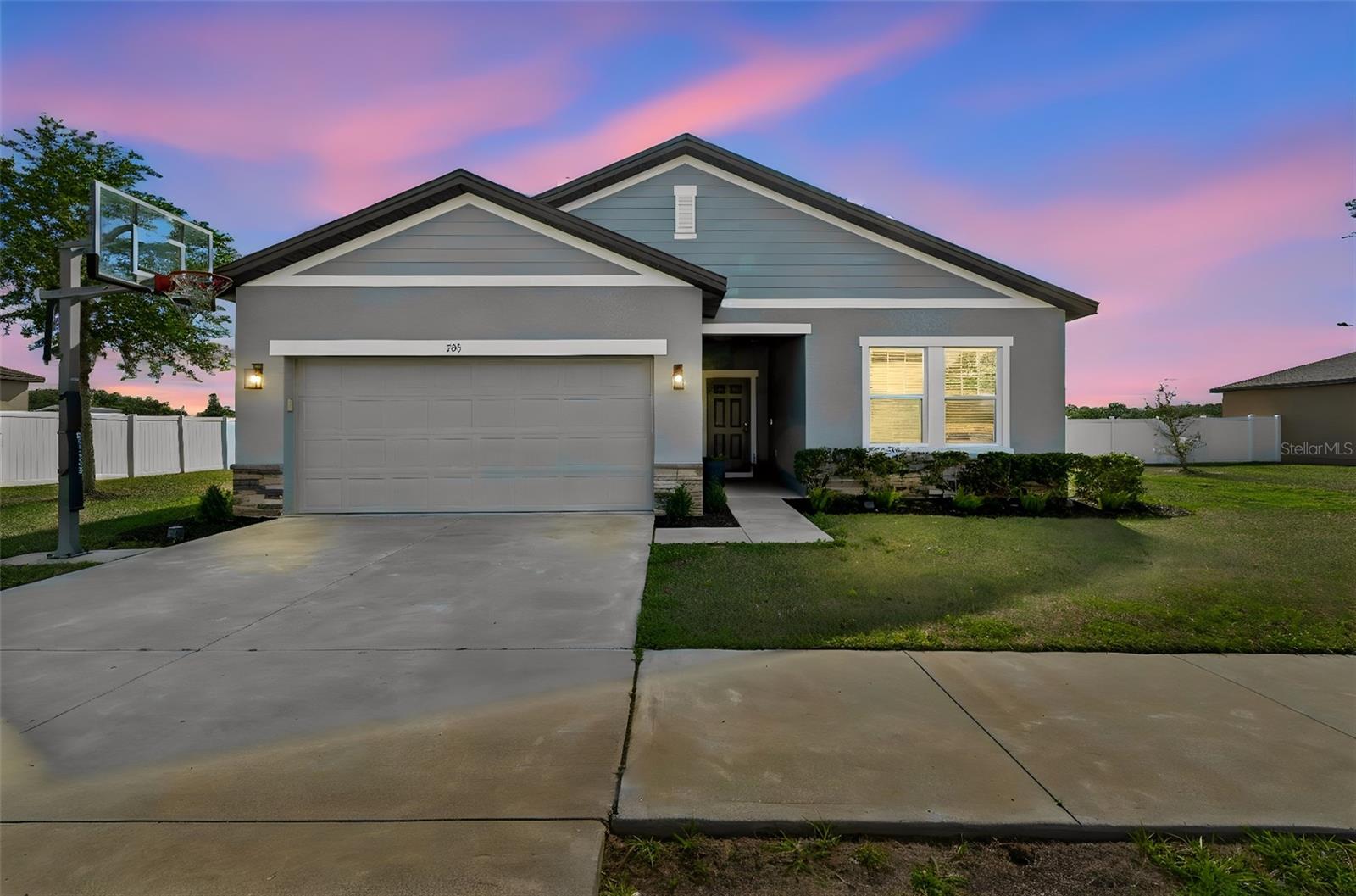 Image 2 of 80 For 705 Garden Oaks Square