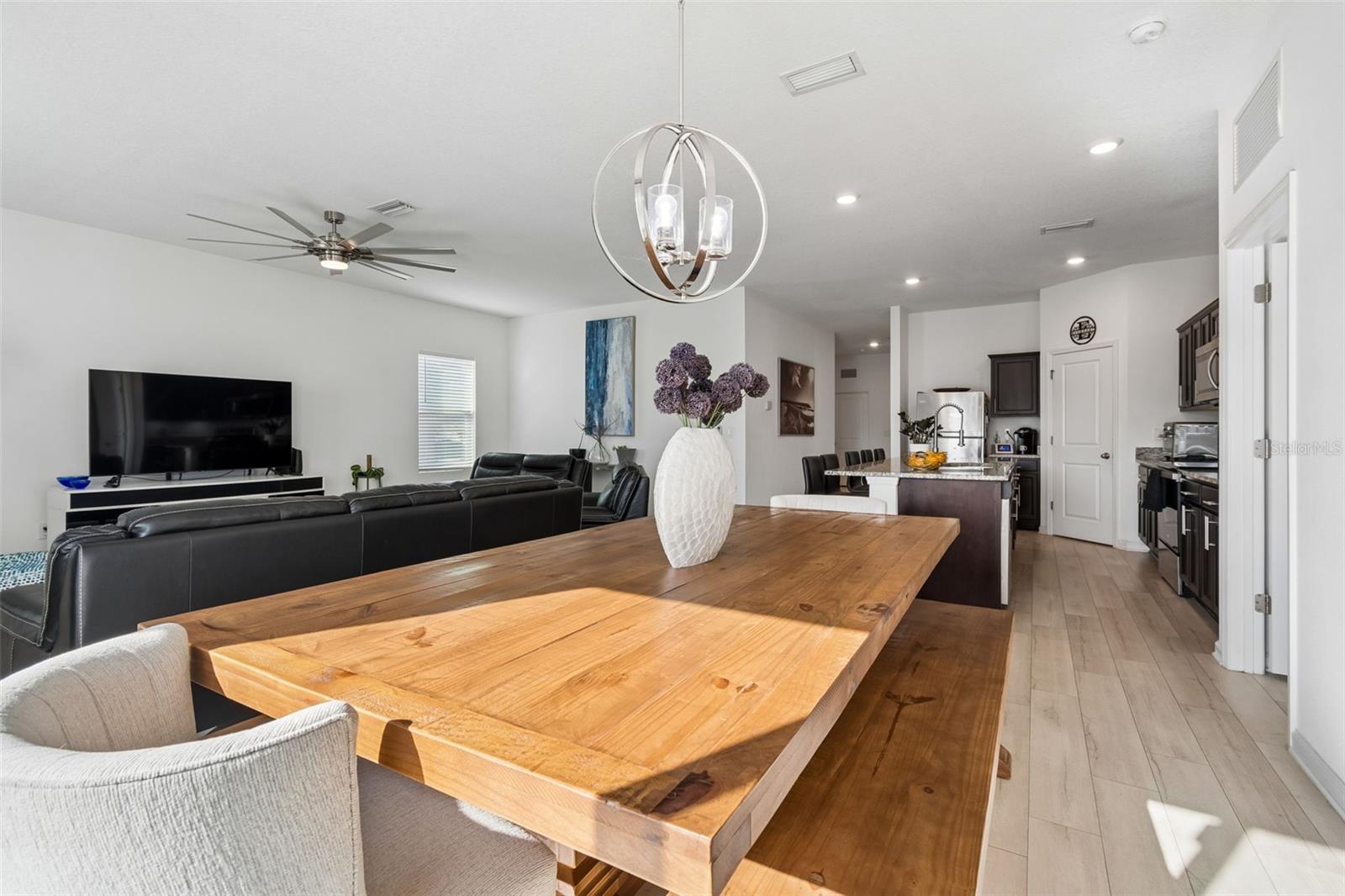 Image 21 of 80 For 705 Garden Oaks Square