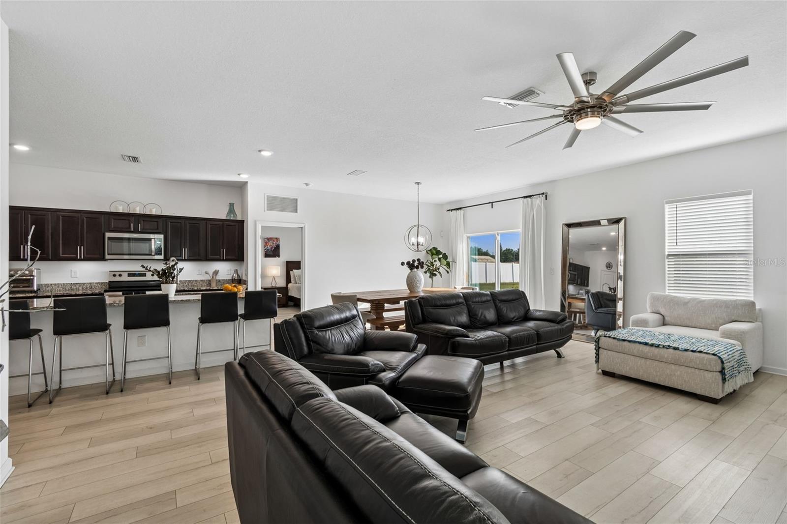 Image 27 of 80 For 705 Garden Oaks Square