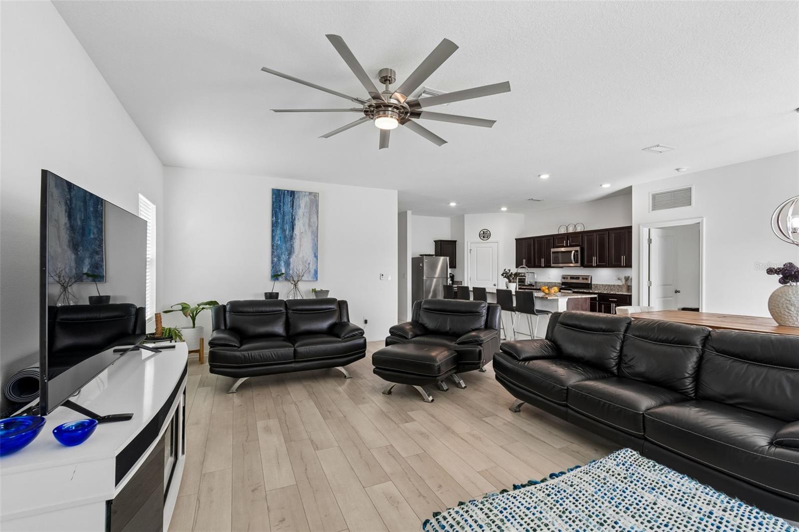Image 29 of 80 For 705 Garden Oaks Square
