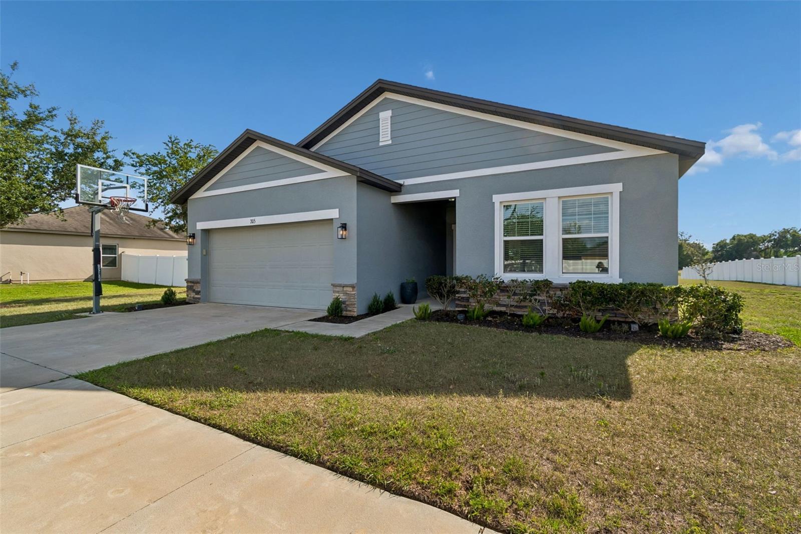 Image 3 of 80 For 705 Garden Oaks Square