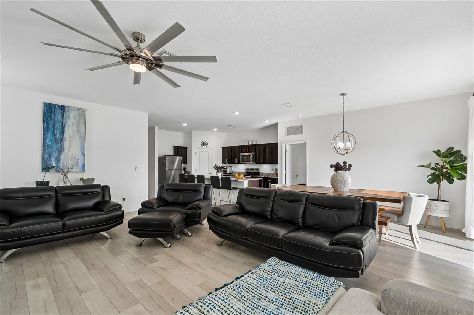 Image 30 of 80 For 705 Garden Oaks Square