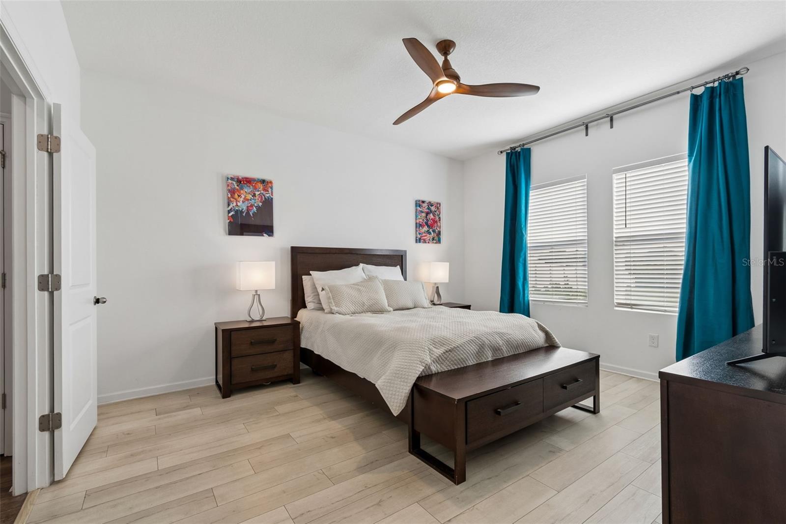 Image 31 of 80 For 705 Garden Oaks Square