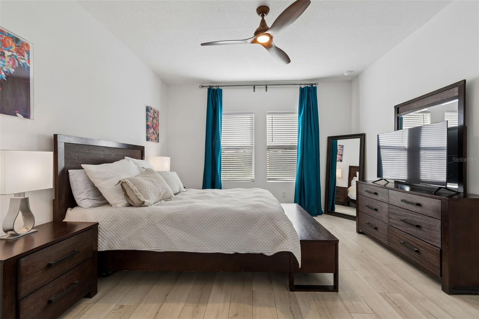 Image 32 of 80 For 705 Garden Oaks Square