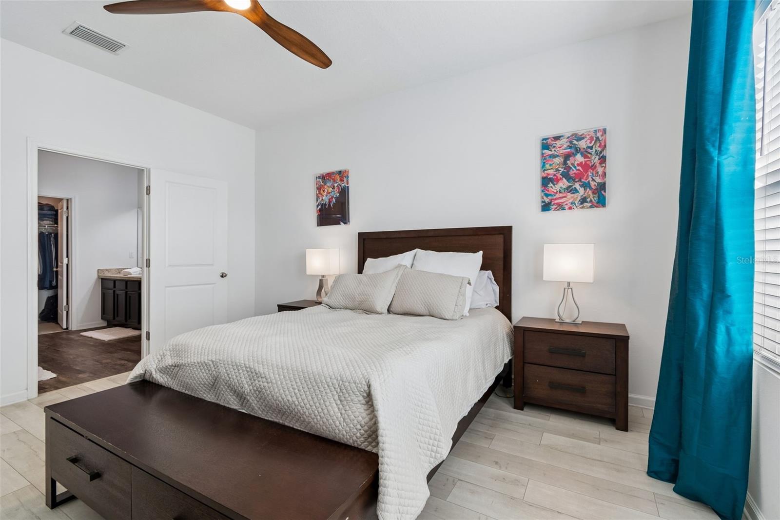 Image 34 of 80 For 705 Garden Oaks Square